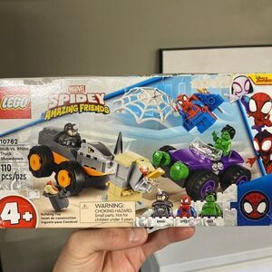 LEGO Marvel Studio‎ Hulk vs. Rhino Truck Showdown Building Set